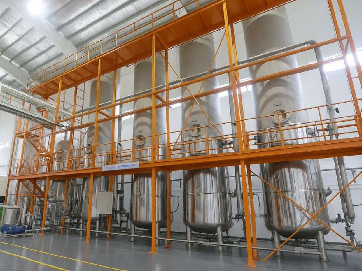 Área de tanques de materia prima de la planta BIOSA