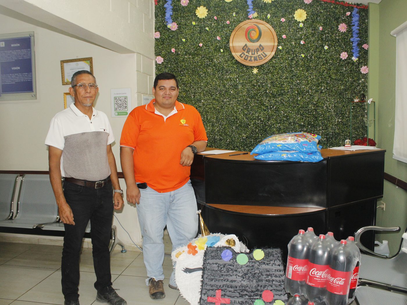 Celebración con colaboradores de GRUPO COINSU en la planta